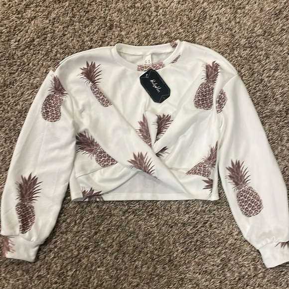 Other - Twist crop shirt